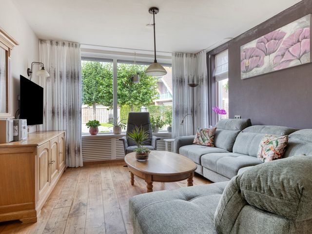 Akkerstraat 1, Genderen