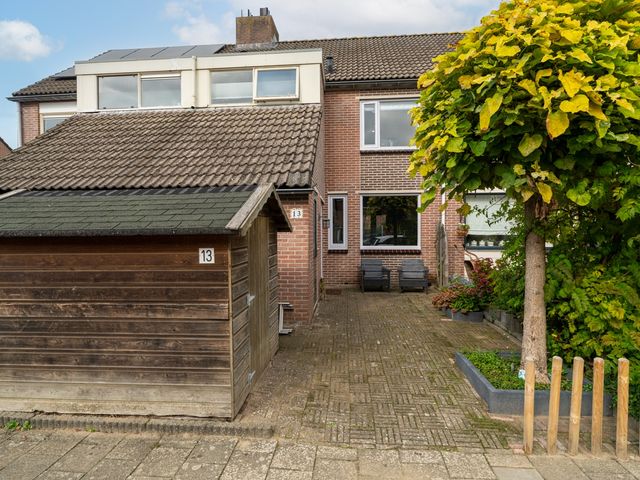 Van Hogendorpstraat 13, Almkerk