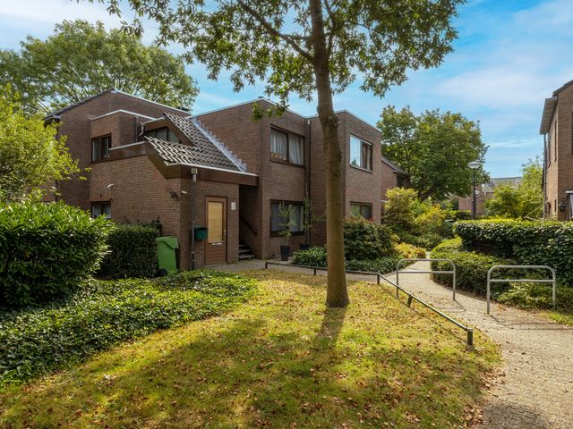 Troelstraplein 11, Leiden