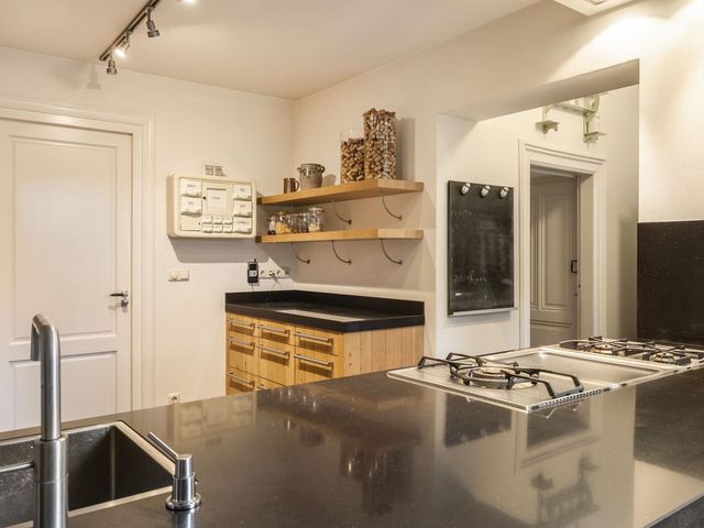 Raadhuisstraat 6, Terheijden