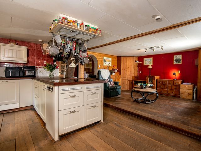 Dorpsstraat 6, Vriescheloo