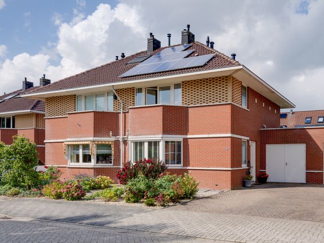 Jacques Bloemhof 60, Hoorn