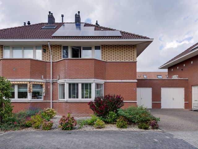 Jacques Bloemhof 60, Hoorn