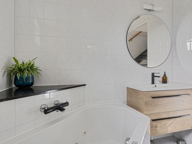 Van Goghhof 79, Hoorn