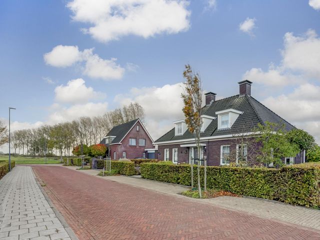 Kamperfoeliestraat 36, 'S-Gravenpolder