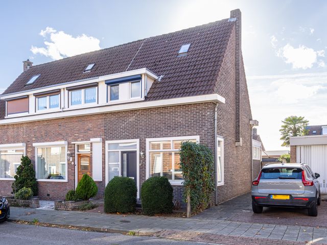 Leeuwerikstraat 27, Geleen