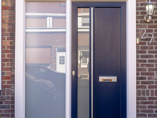 Leeuwerikstraat 27, Geleen