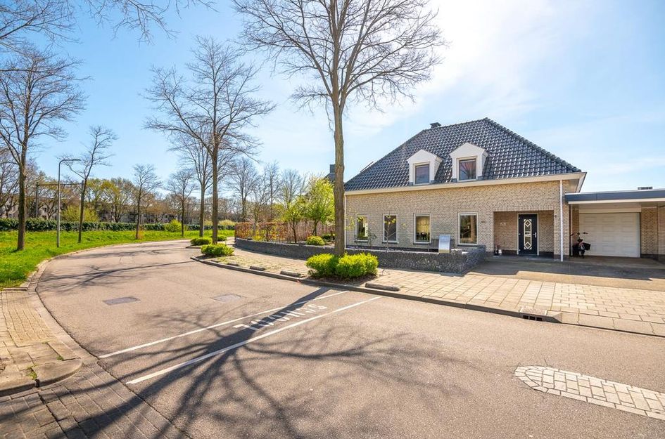 Vrouwenlaan 100