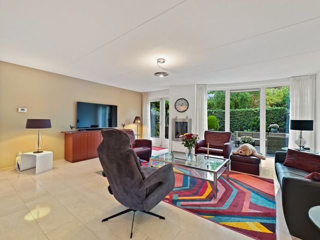 Berkenhof 8, Maasland