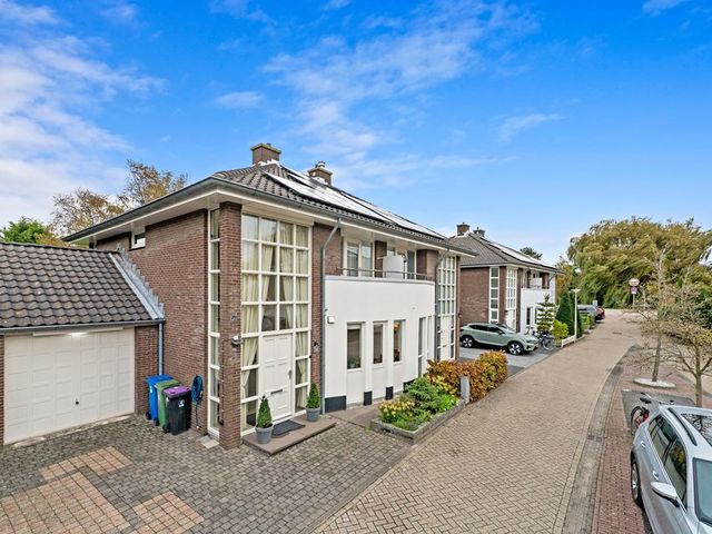 Berkenhof 8, Maasland