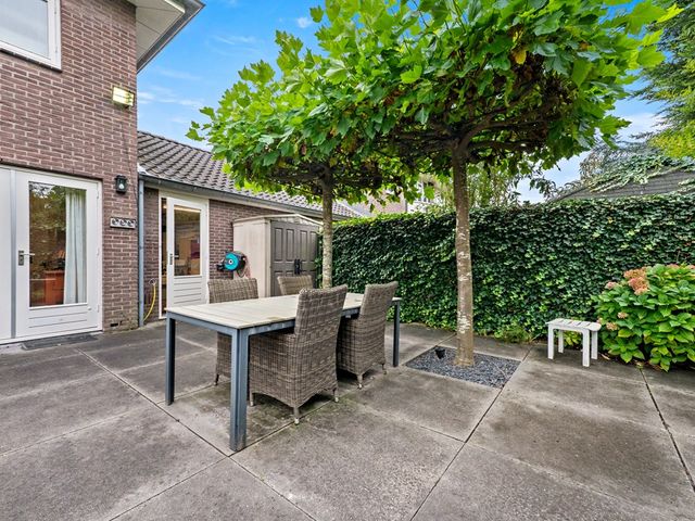 Berkenhof 8, Maasland