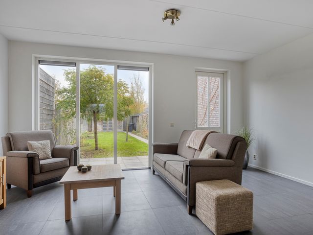 Honingeter 27, Dirksland