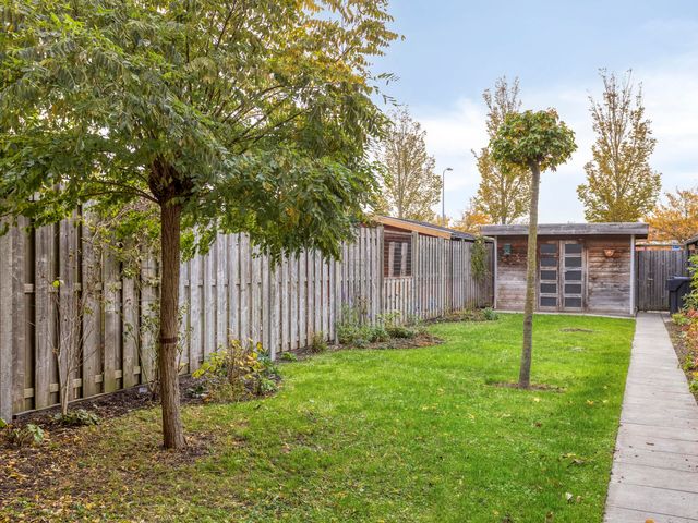 Honingeter 27, Dirksland