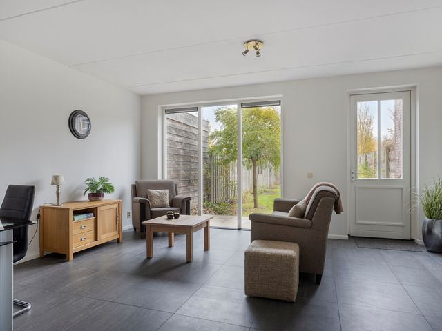 Honingeter 27, Dirksland