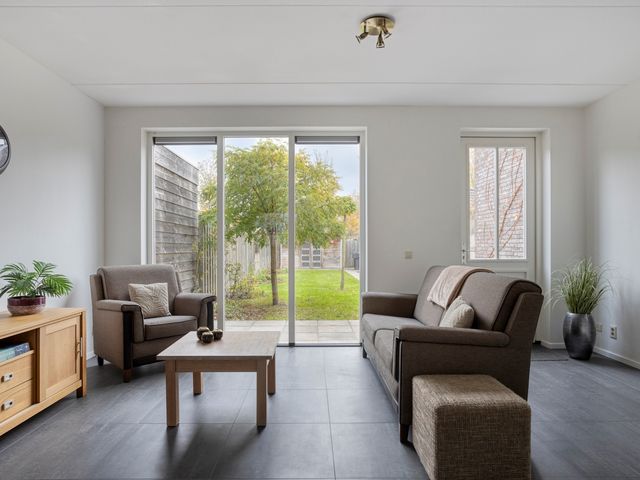 Honingeter 27, Dirksland