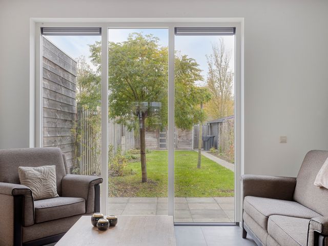 Honingeter 27, Dirksland