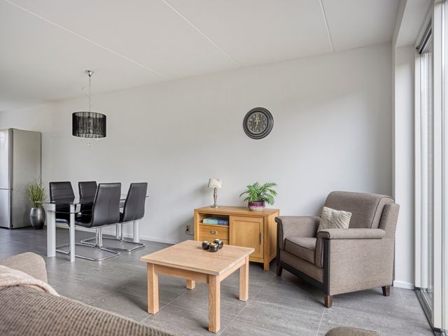 Honingeter 27, Dirksland