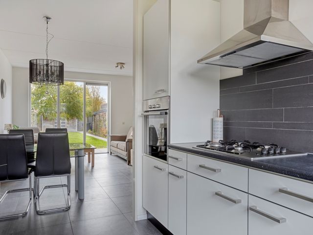 Honingeter 27, Dirksland