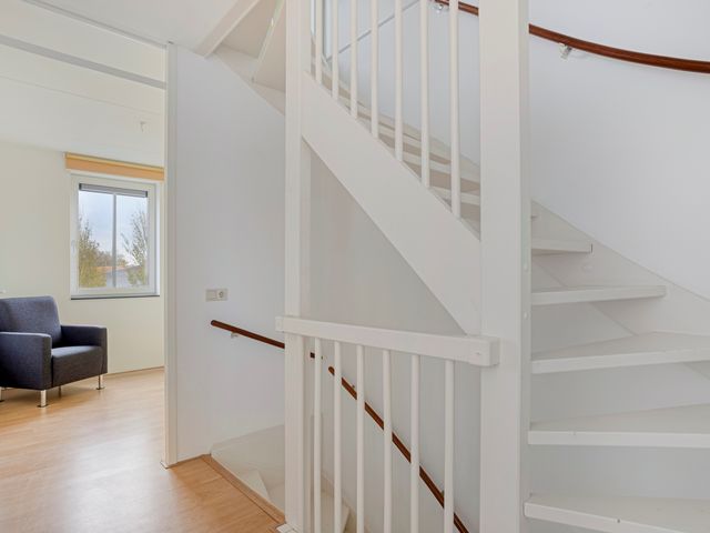 Honingeter 27, Dirksland