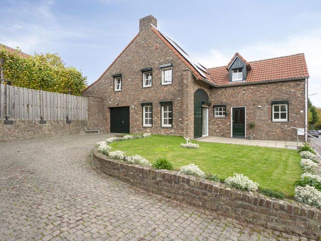 Loverixplein 12A, Banholt