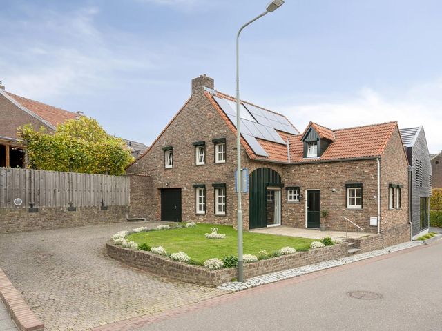 Loverixplein 12A, Banholt