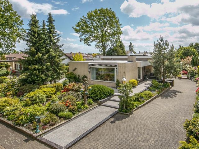 Schinheuvel 8, Reuver