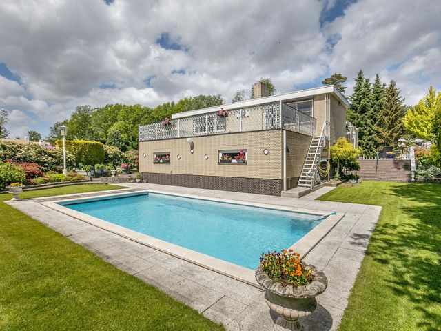 Schinheuvel 8, Reuver