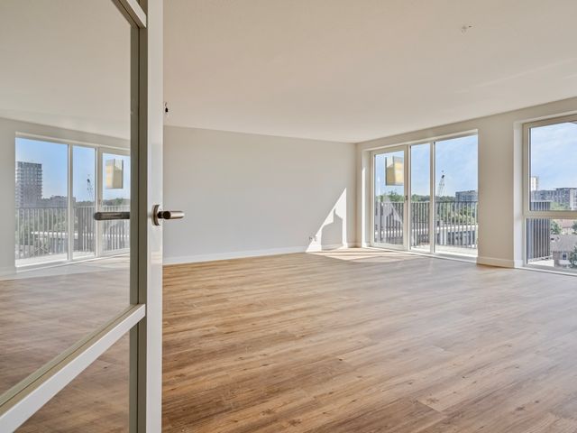 Perzikweg 136, Leiden