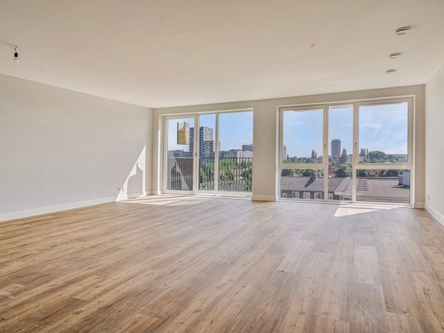 Perzikweg 136, Leiden