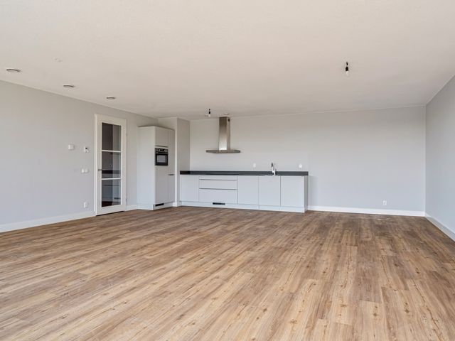 Perzikweg 136, Leiden