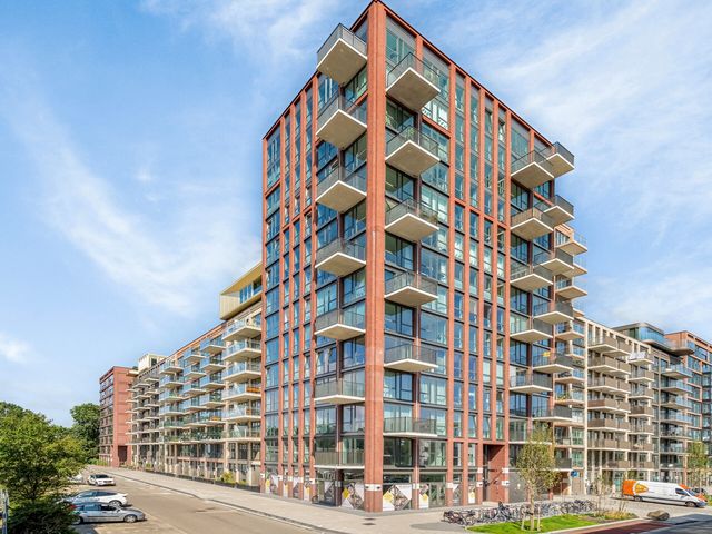 Perzikweg 136, Leiden