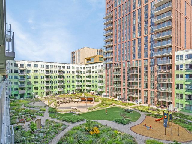 Perzikweg 136, Leiden