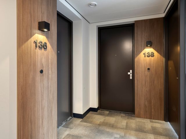 Perzikweg 136, Leiden