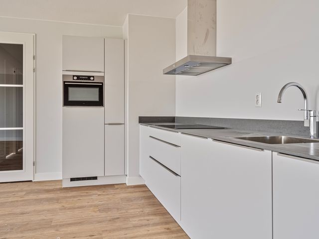 Perzikweg 136, Leiden