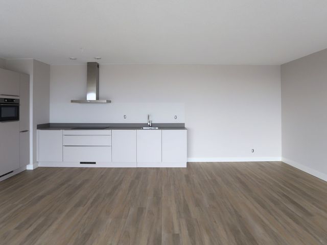 Perzikweg 136, Leiden