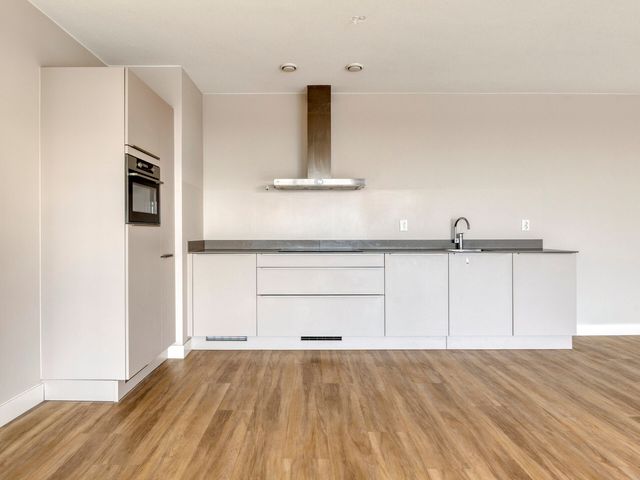 Perzikweg 136, Leiden