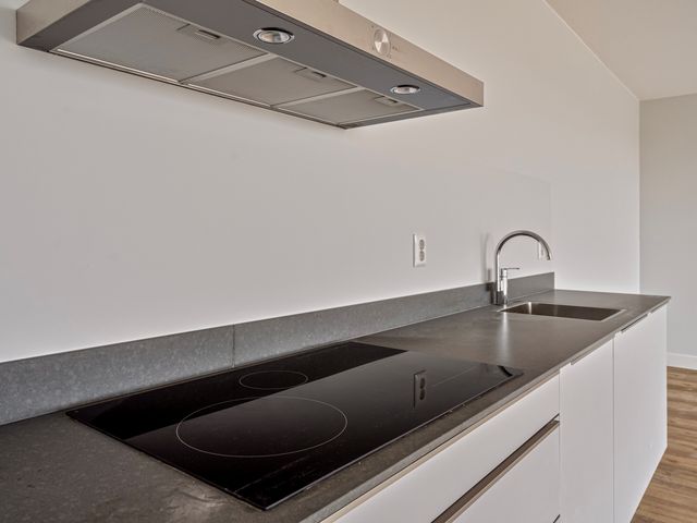 Perzikweg 136, Leiden