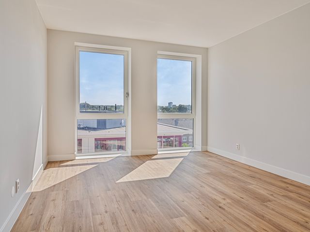 Perzikweg 136, Leiden