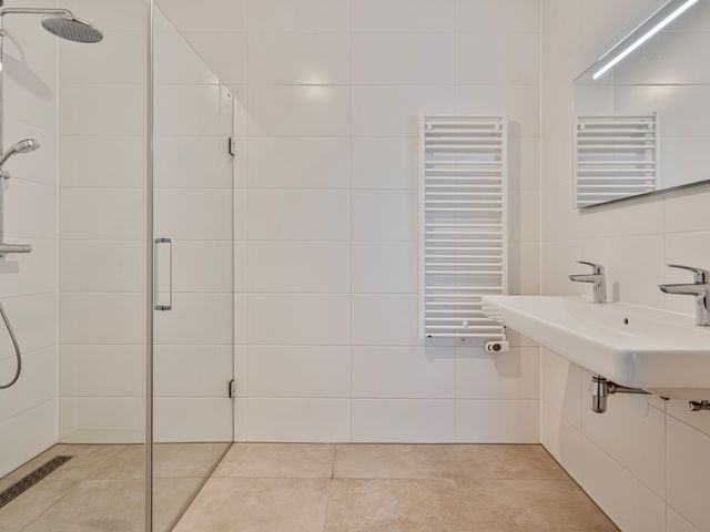 Perzikweg 136, Leiden