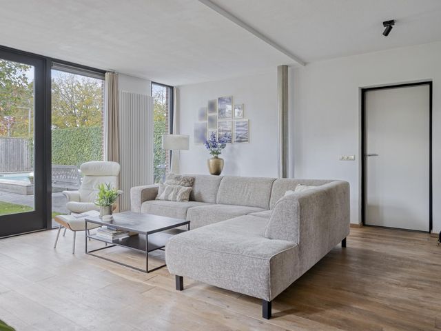 Hoefbladstraat 12, Terneuzen