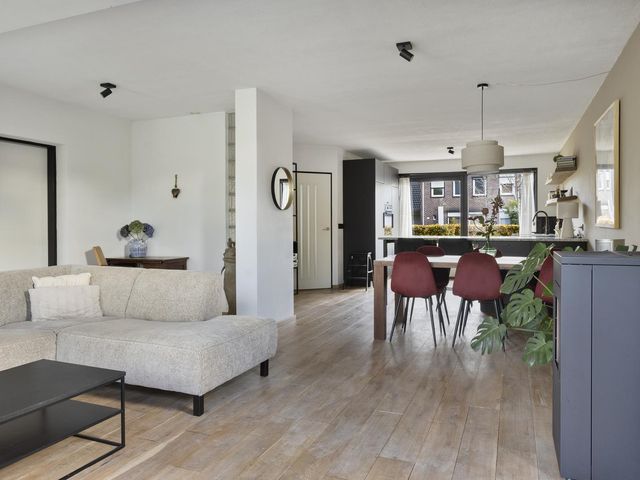 Hoefbladstraat 12, Terneuzen