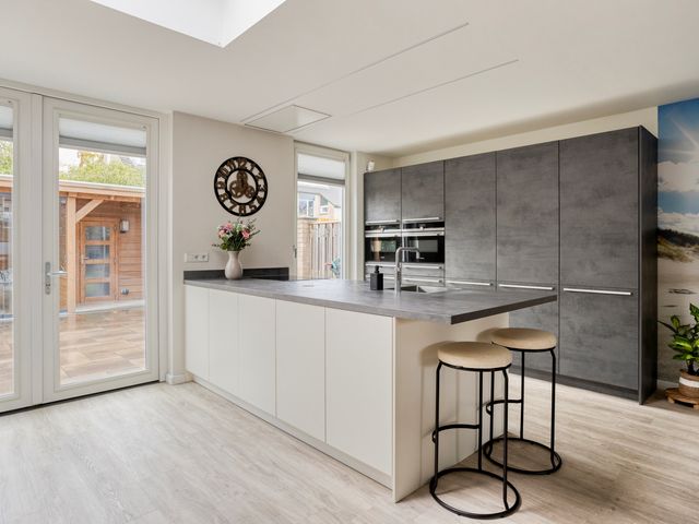 Sabelmarter 1, Veldhoven