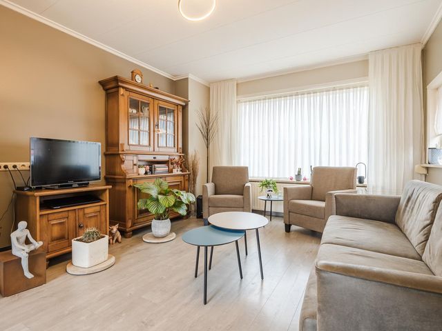 Schoolstraat 11, Vogelwaarde