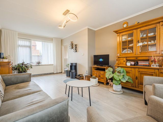 Schoolstraat 11, Vogelwaarde