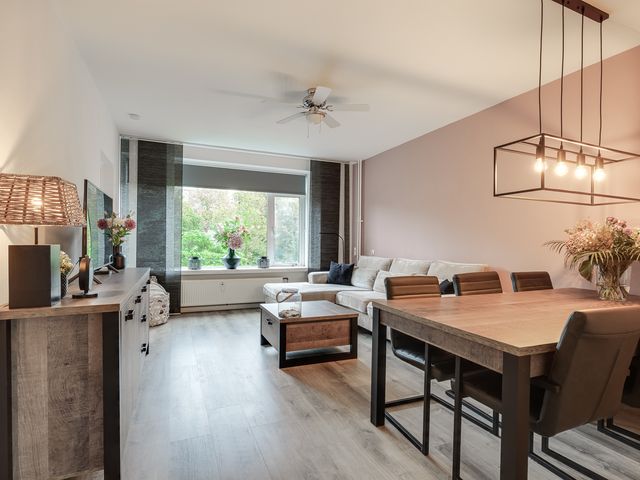 Burg Caan van Necklaan 530, Leidschendam