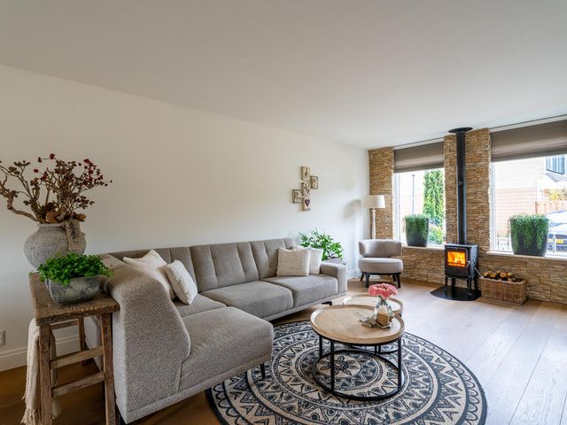 Robert Stolzhof 210, Hoorn