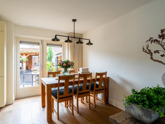 Robert Stolzhof 210, Hoorn