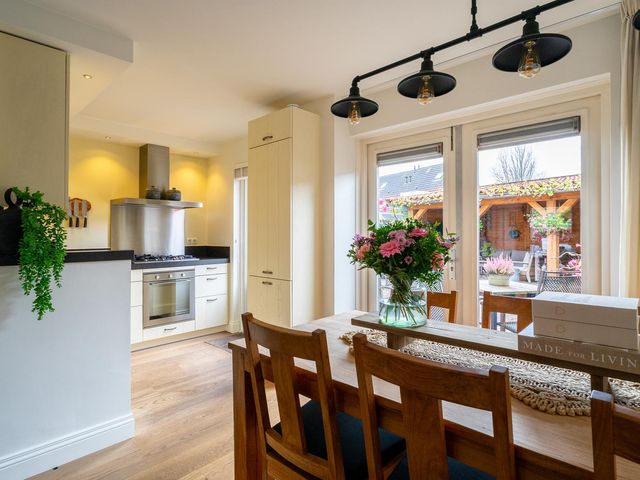 Robert Stolzhof 210, Hoorn