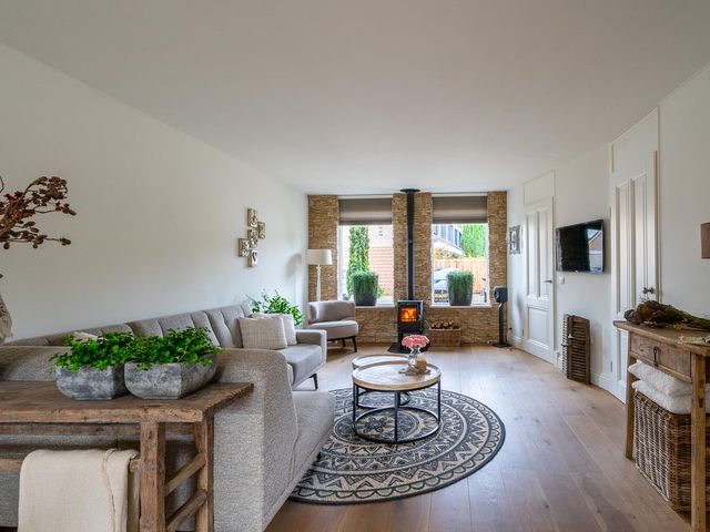 Robert Stolzhof 210, Hoorn