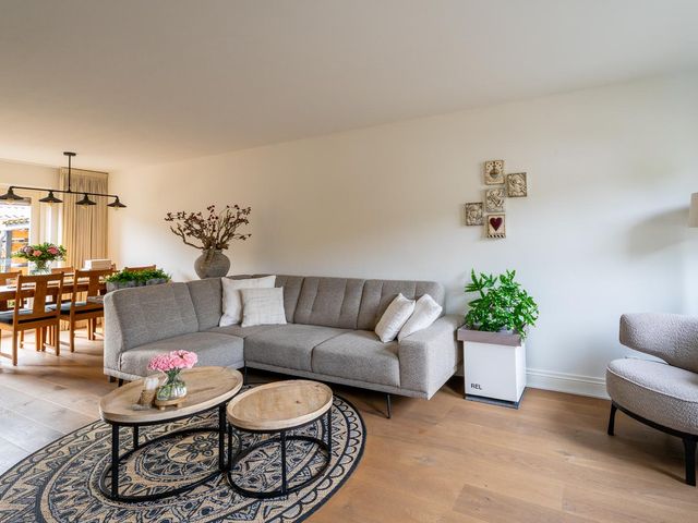 Robert Stolzhof 210, Hoorn